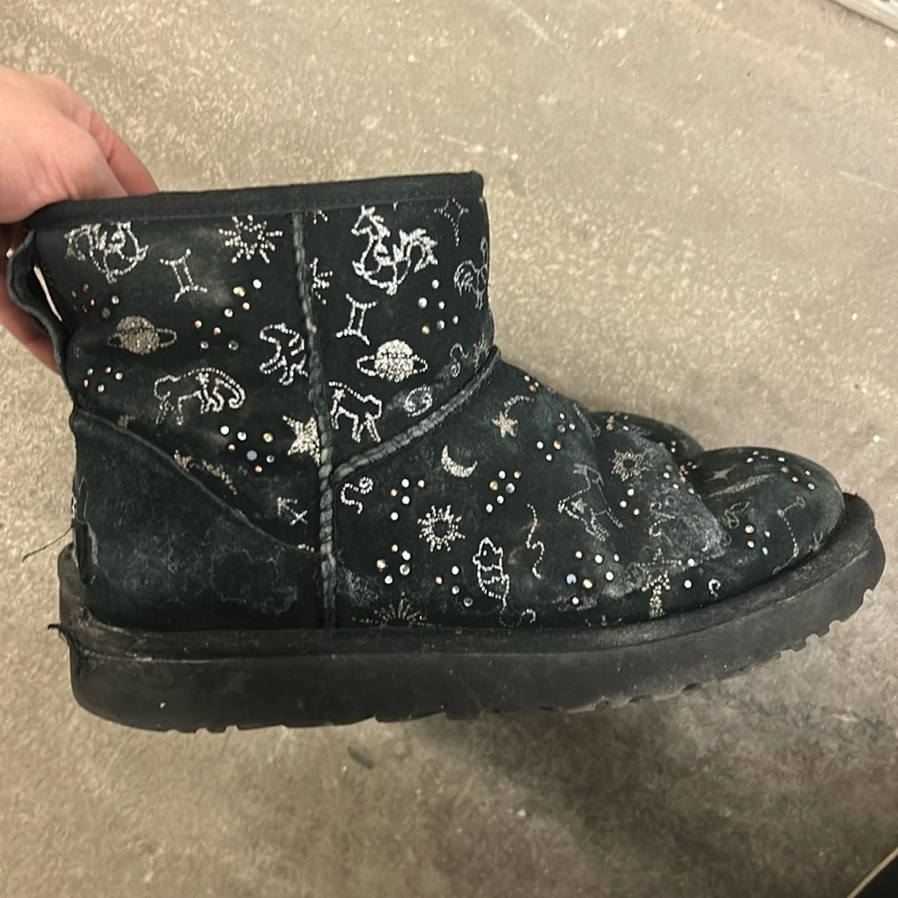 Short ugg astrology‎ design